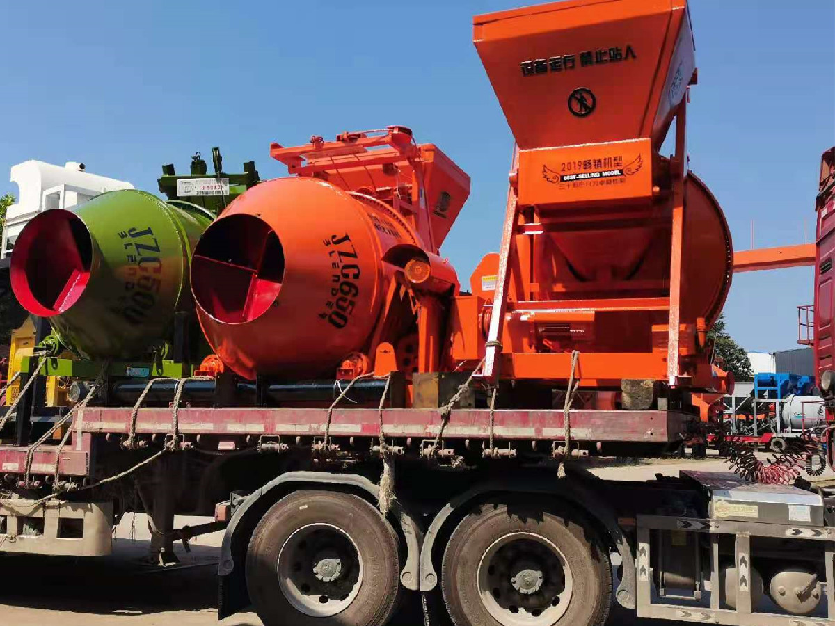湖南長(zhǎng)沙攪拌機(jī)順利發(fā)貨